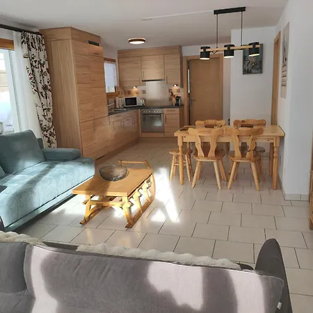 Apartamento Au Pied De La Télécabine, Saastalcards *